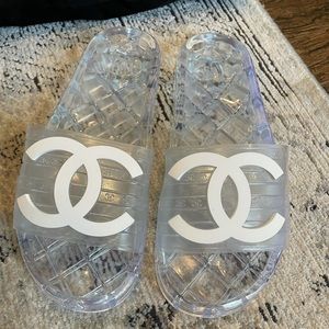 CHANEL jelly slides